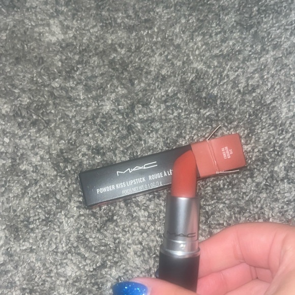 NWB MAC POWDER KISS LIPSTICK IN DEVOTED TO CHILI - Picture 1 of 1
